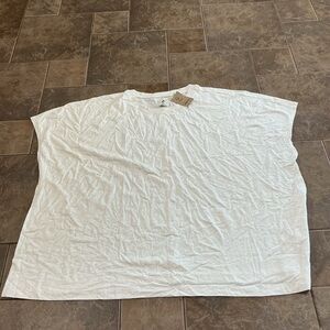 💰Make an offer, bundle and save💰 2 Ladies T-Shirts- 2 shirts same color